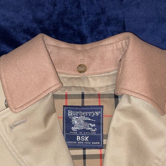 Women's Beige Burberry Trenchcoat - Picture 7 of 11